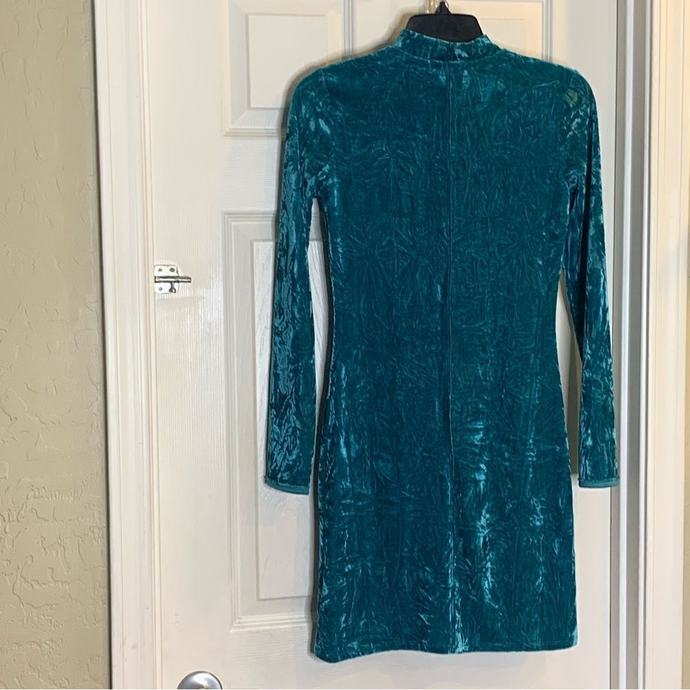Urban Outfitters Kimchi Blue Iris Velvet Mini Dress Size Small - Picture 5 of 9